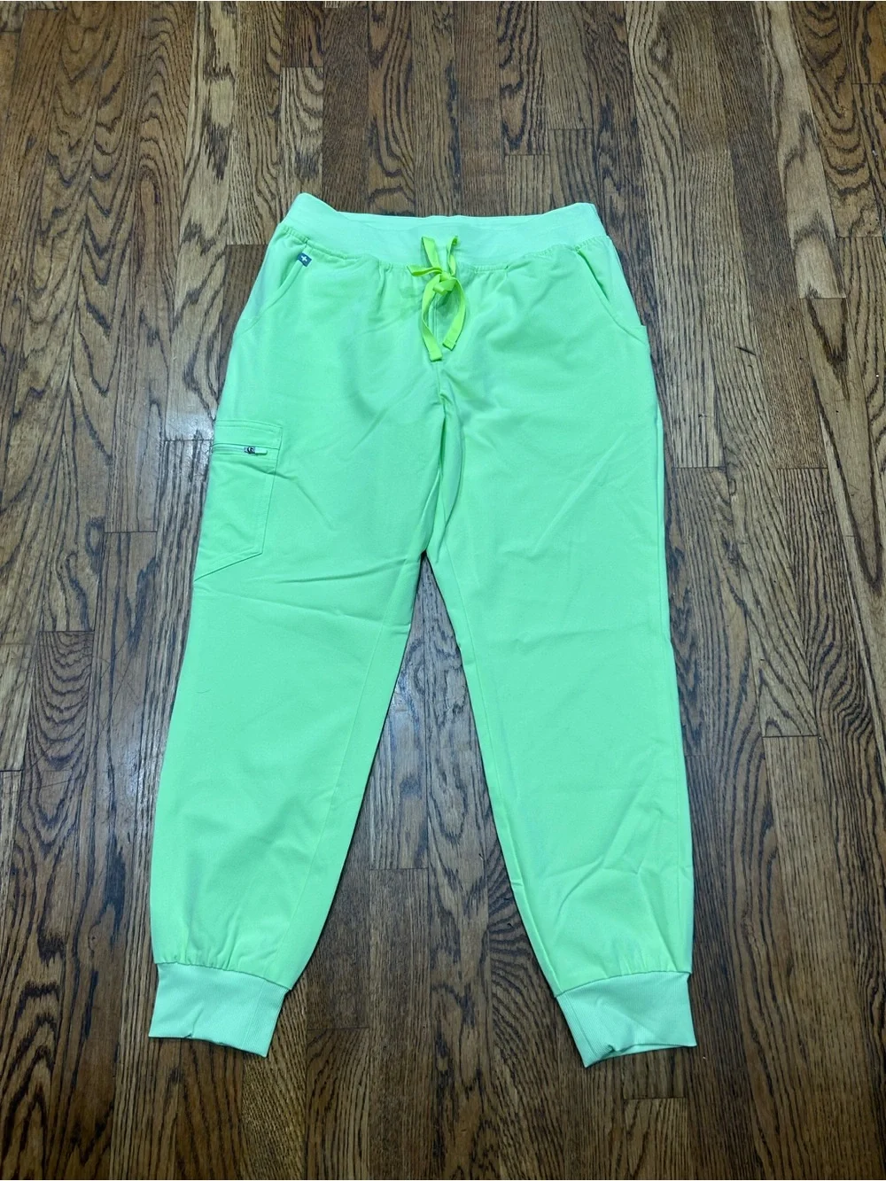 FIGS Lime Green Scrub Set Top M Pants M/P NWT/NWOT V-Neck Scrub Top & Drawstring